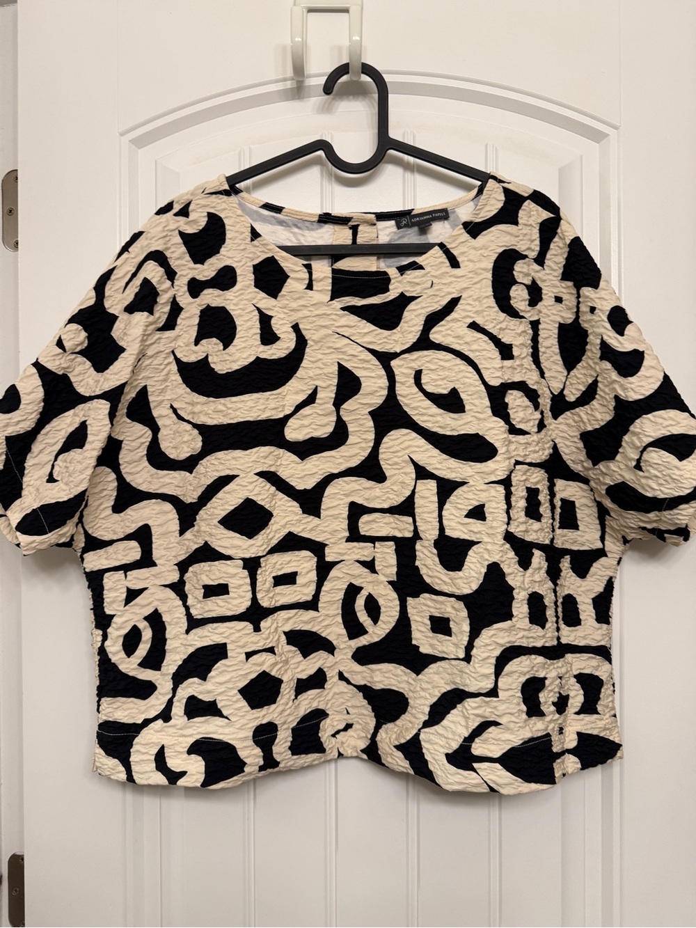 Adrianna Papell Black and Cream Abstract Short Sleeve Top